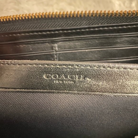 Coach black leather zip wallet - Picture 2 of 3